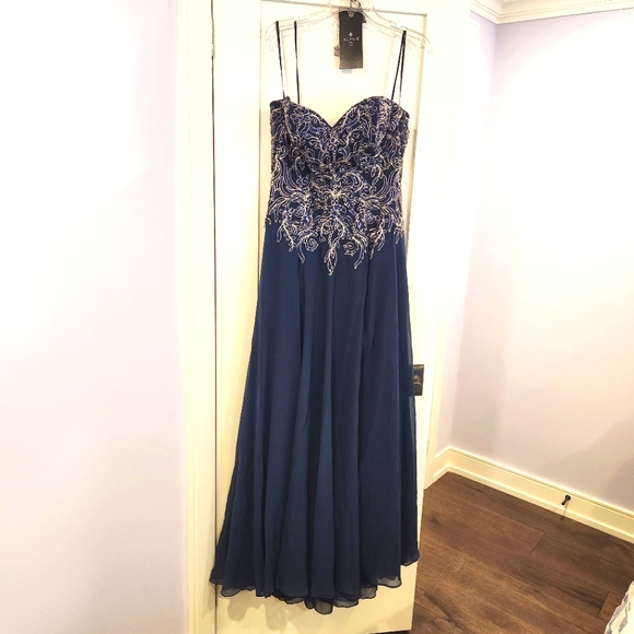Alyce Paris Dresses & Skirts - Alyce Evening Floor Length Gown